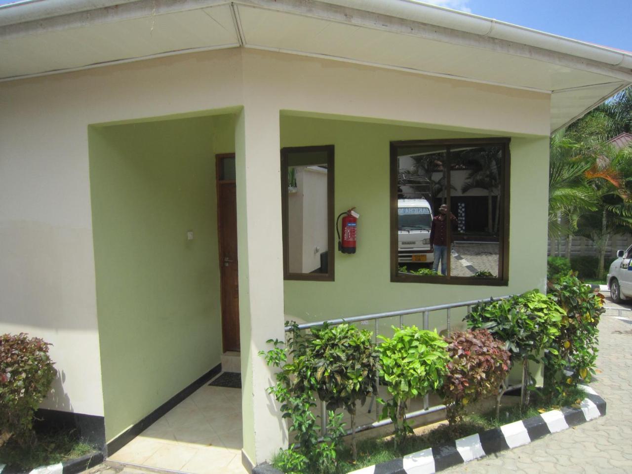Jakicha Motel 다르에스살람 외부 사진